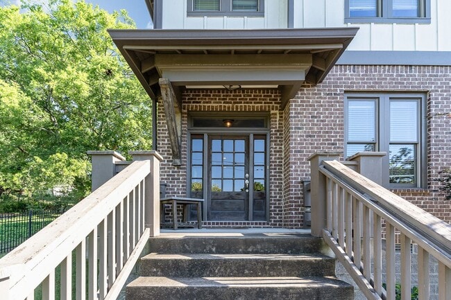 Building Photo - Move in ready, 4BR/3BA home with a detache...
