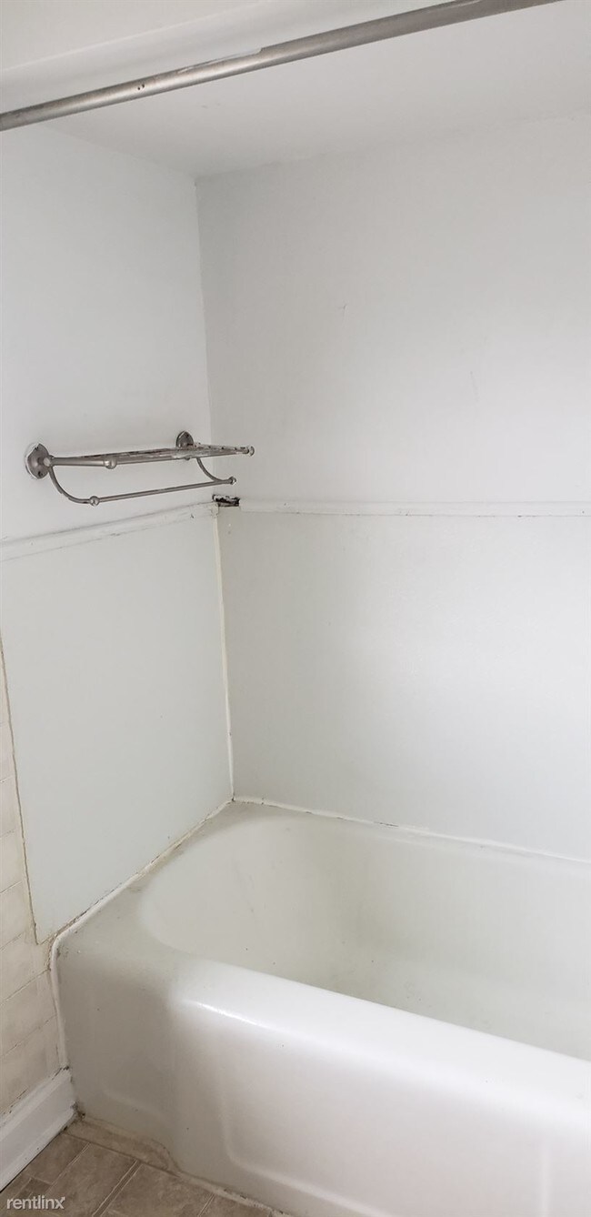 Building Photo - 2 br, 1 bath  - 916 W Michigan Ave