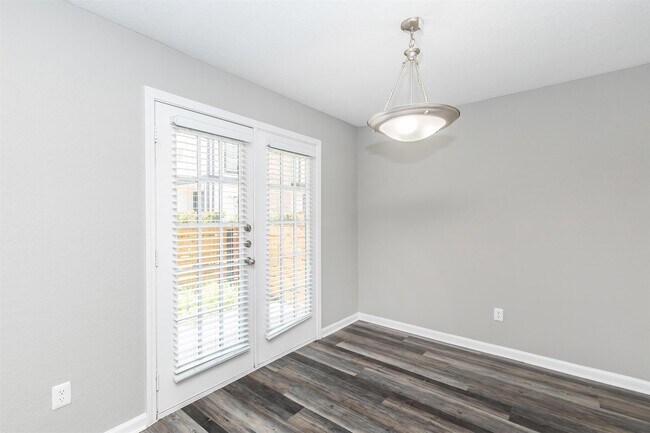 Foto del edificio - 18001 Cypress Trace Rd