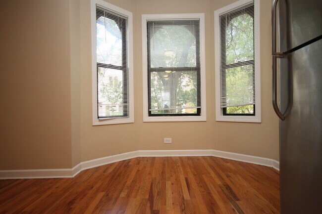 Building Photo - 3150 N Honore St