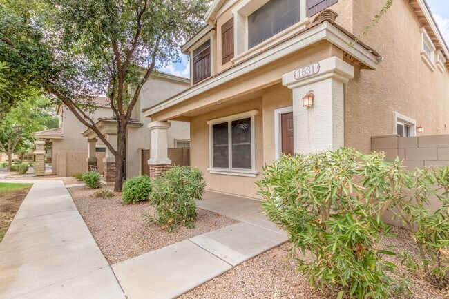 Building Photo - Poolside, 3 bedroom in The Gardens!