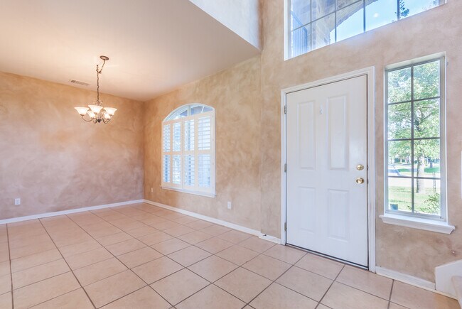 Building Photo - Spacious 4 Bedroom, 2.5 Bath House On the 4th Hole at Teravista Golf Course