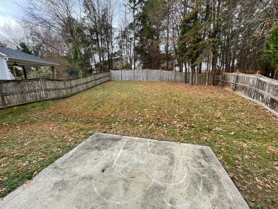 Primary Photo - 3 Bedroom 2 Bathroom Available in Highland...