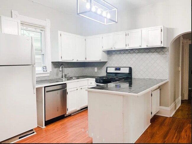 Building Photo - 2757 Fremont Ave S