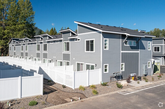 Building Photo - Alder Creek Townhomes