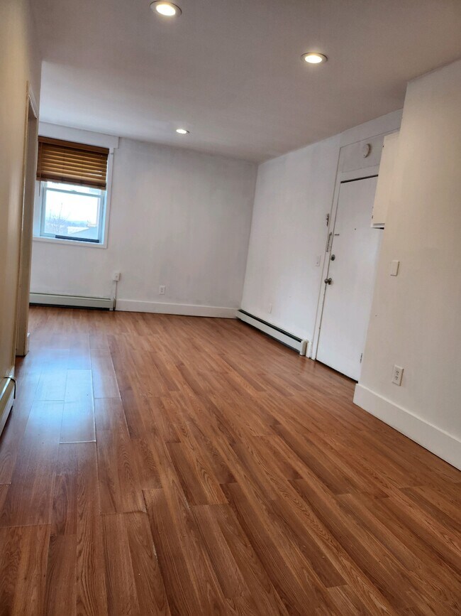 Building Photo - 457 Thomas Ave