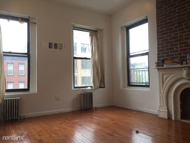 Building Photo - 305 Franklin Ave