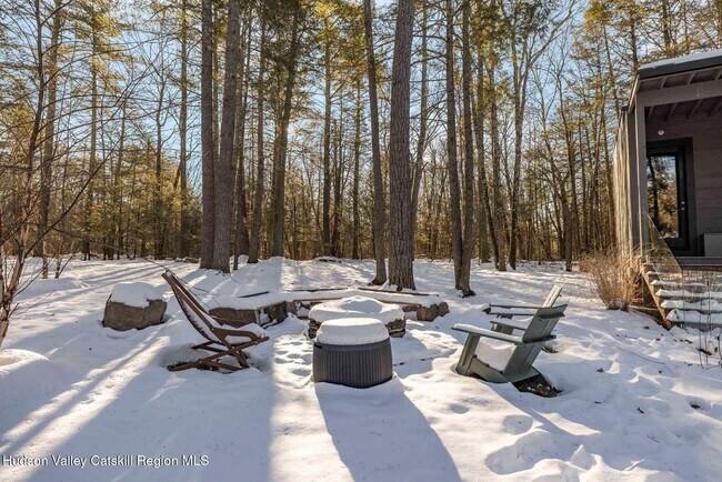 Foto del edificio - 70 Raybrook Dr