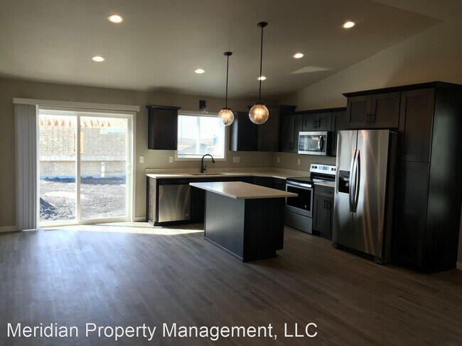 Foto del edificio - 4 br, 2 bath House - 821 Cathy Dr W