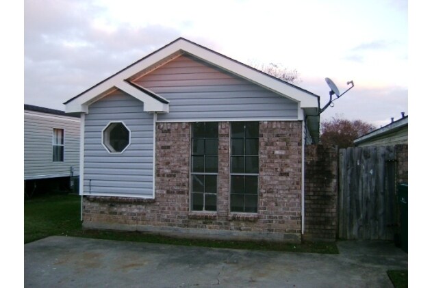 Building Photo - 107-115 Cane Field Dr