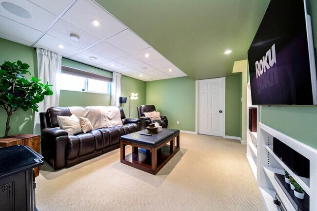 Photo du bâtiment - 12223-12217 17 Ave SW