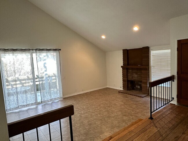 Building Photo - 17520 Morro Dr
