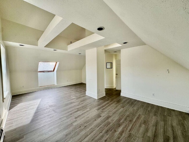 Building Photo - Bright Three Bedroom Apartment with Architectural Charm!