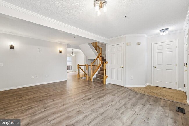 Foto del edificio - 8727 Thornbrook Dr