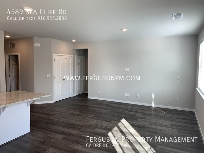 Building Photo - Pet Friendly Solar Home in West Roseville