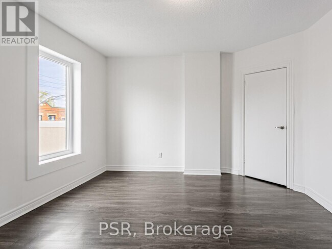 Photo du bâtiment - 2042 Dundas St W