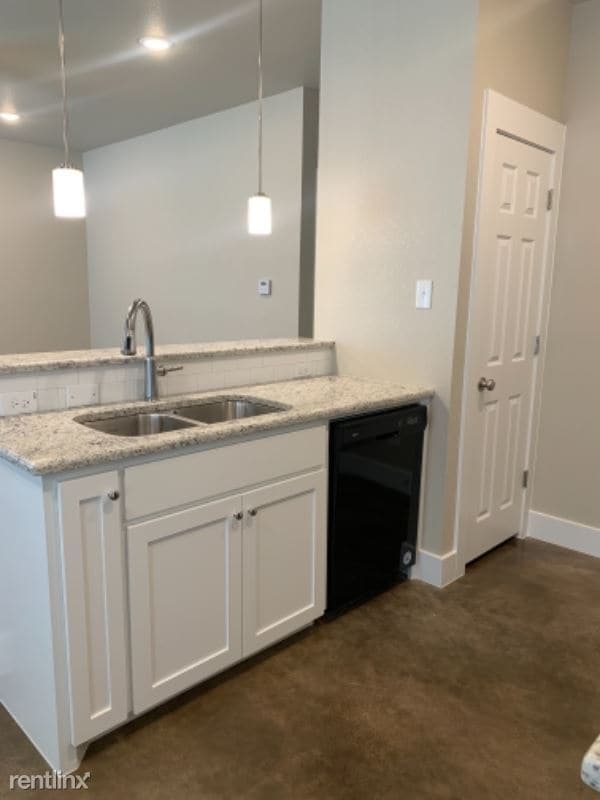 Building Photo - 2 br, 2 bath Townhome - 2424 Belmont Drive...