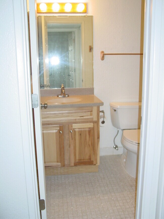 Foto del edificio - 3BR/2BA/2GA 1,768 sq.ft. rental in Sierra Vista, AZ- Brand New Tile In Bedrooms!!!