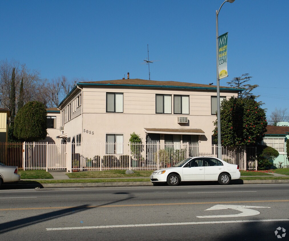Foto del edificio - 5055 Laurel Canyon Blvd