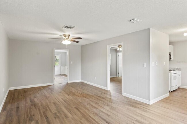 Foto del edificio - 36124 E Spring Lake Blvd