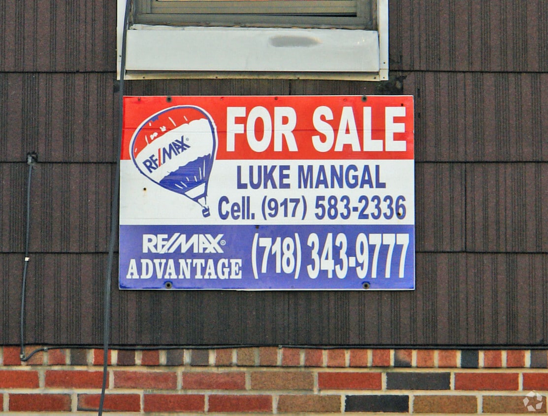 Building Photo - 300 Troutman St