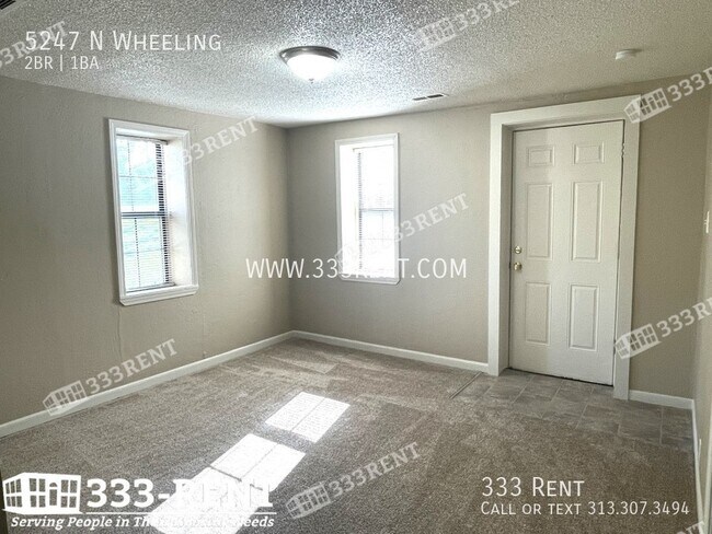Building Photo - Attractive bungalow with fully fenced yard...