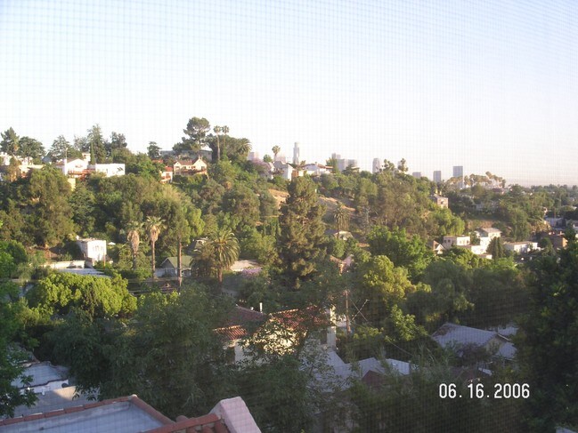 Building Photo - 1808 1/2 Lucretia Ave