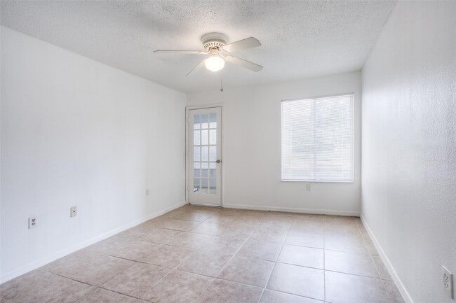 Building Photo - 663 Vista Isles Dr