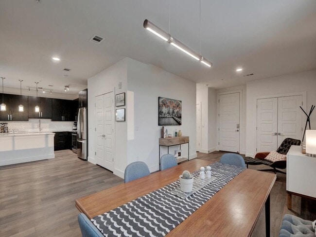 Foto del edificio - 1615 E 7th St
