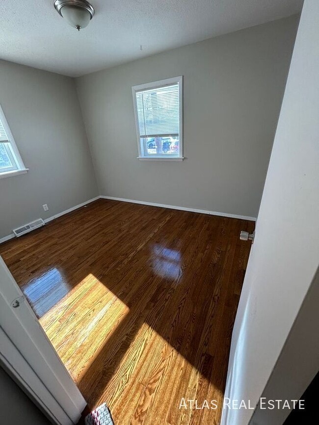 Building Photo - 6646 Maywood Ave