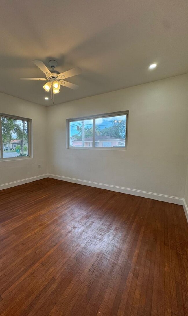 Foto del edificio - 4700 SW 7th St