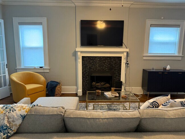 Building Photo - Second St