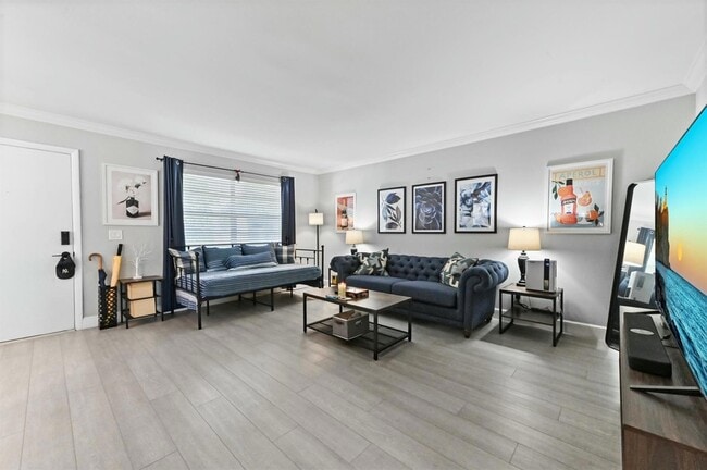 Building Photo - 279 Normandy Ln