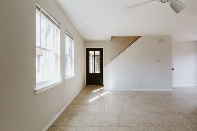 Foto del edificio - 1402 Fairfield Dr