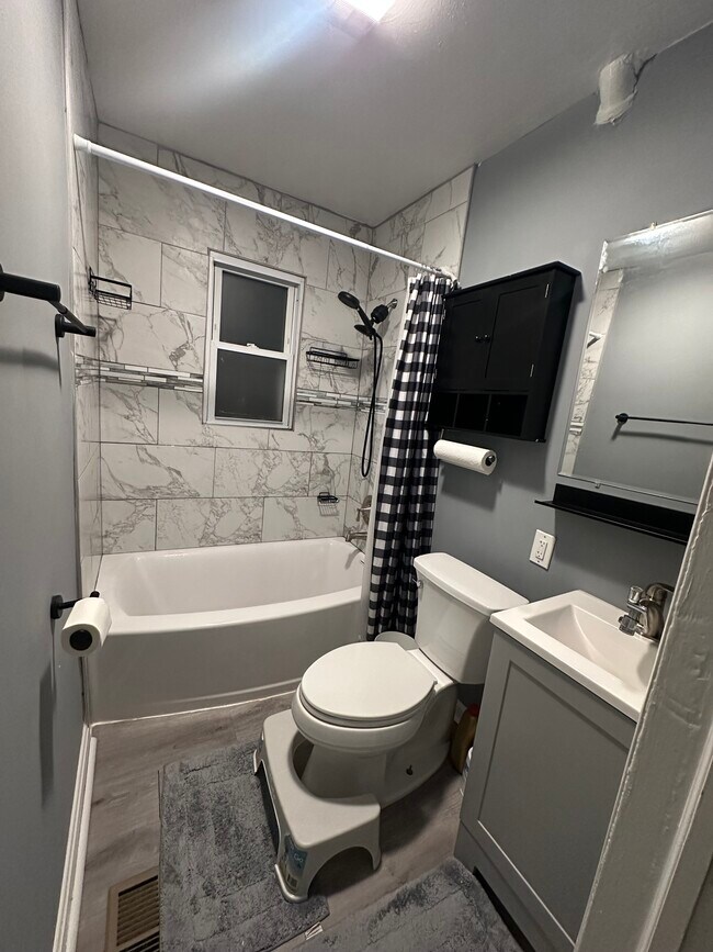 Foto del edificio - 5119 E St SE