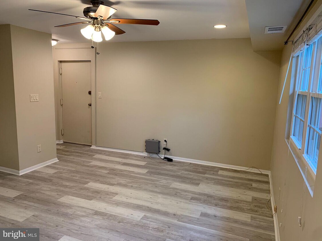 11908E Tarragon Rd Unit E, Reisterstown, MD 21136 Room for Rent in