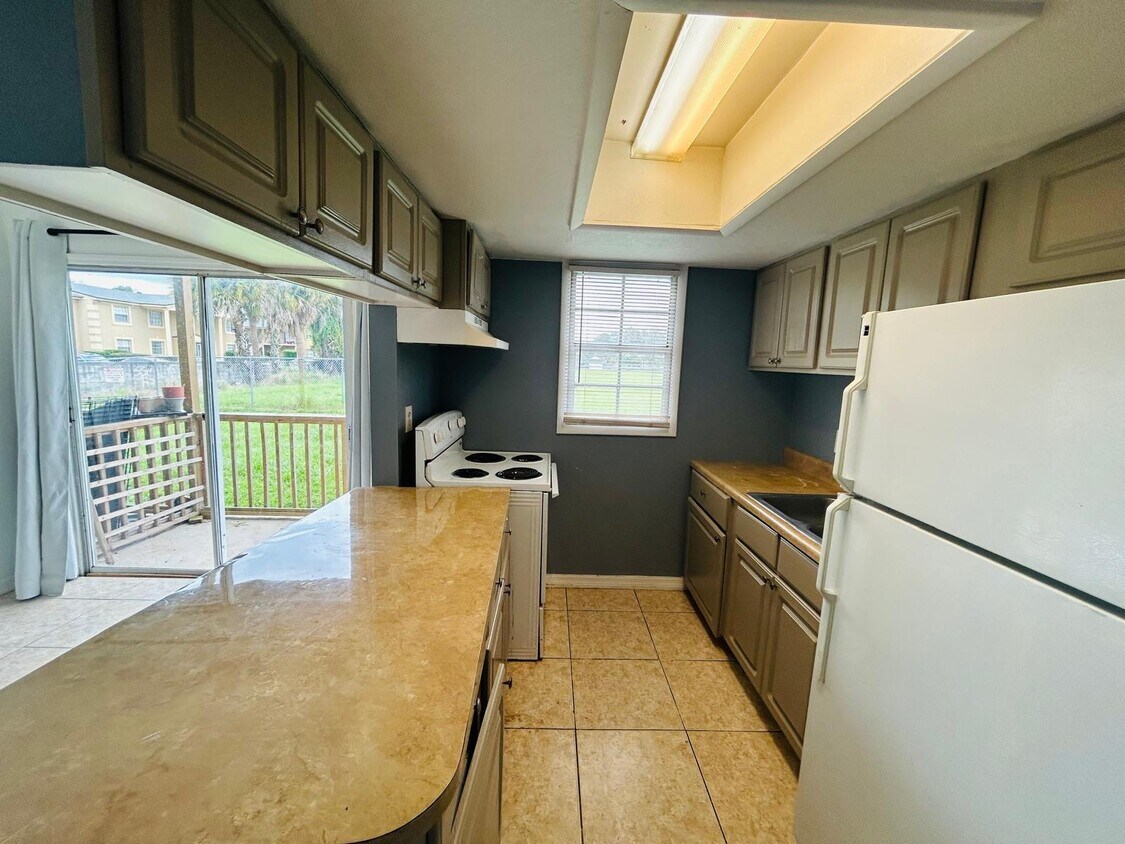 Foto principal - 2775 L B McLeod Rd