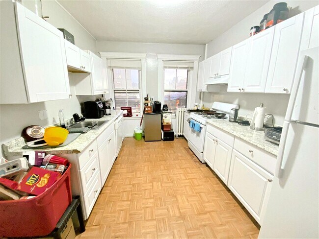 Building Photo - 441 Park Dr