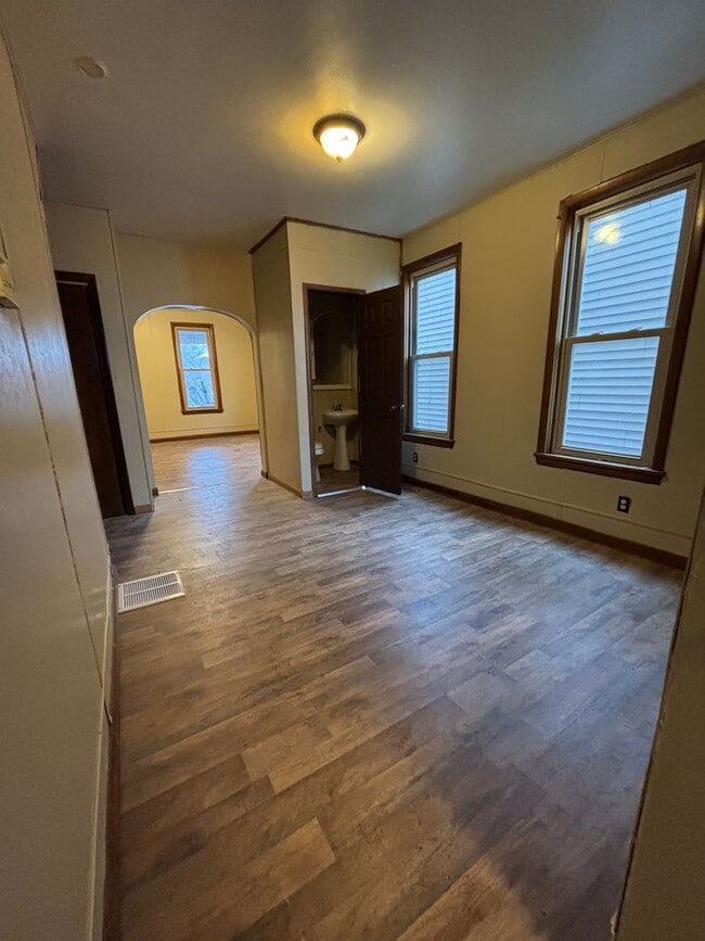 Building Photo - 3 Bdrm 1.5 Bath Duplex in Union Township