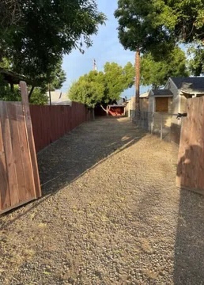 Foto del edificio - 1660 Atlantic Dr Modesto CA 95351