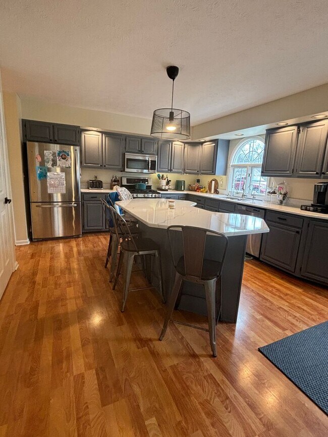 Building Photo - Stunning 5 bedroom 5 Full Bath Home in Solon