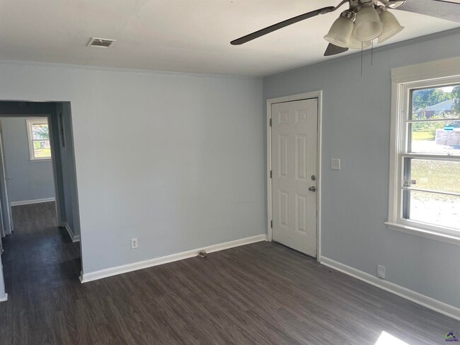 Foto del edificio - 805 Crestwood Terrace