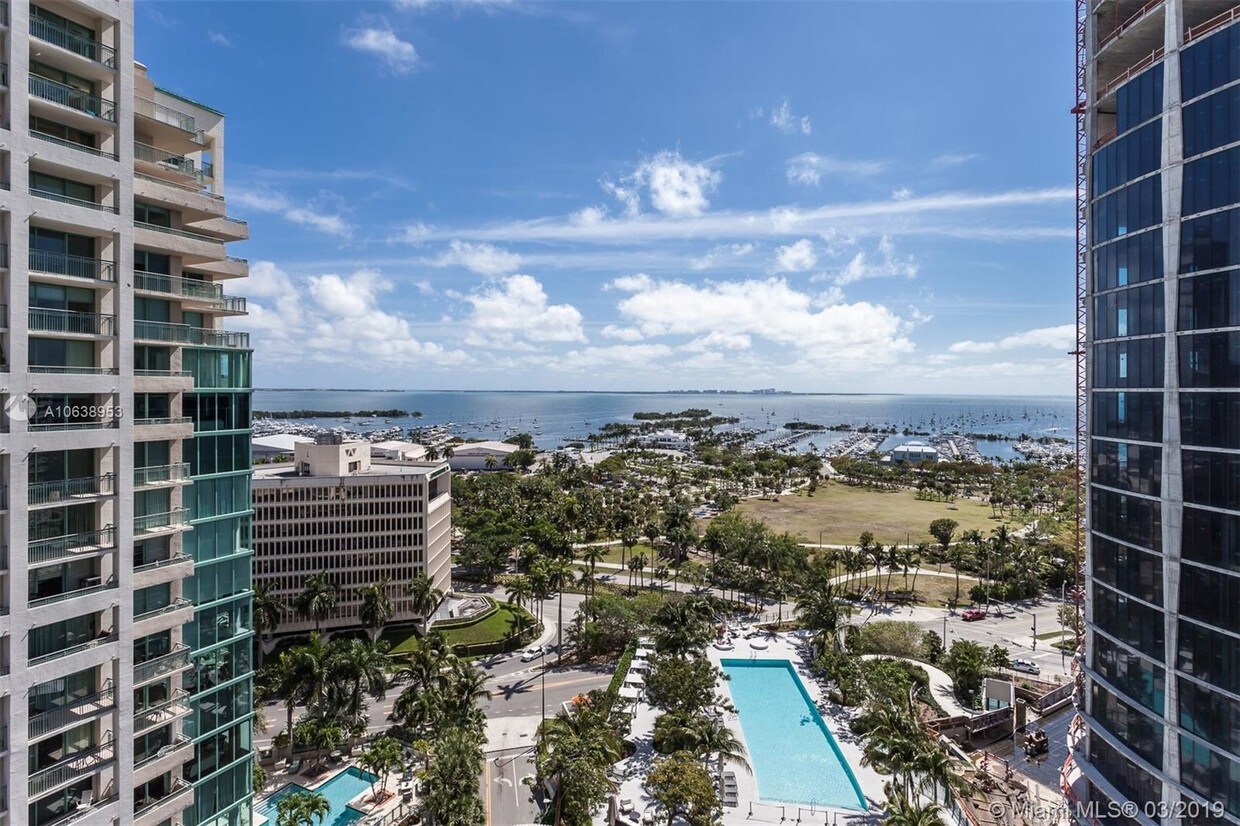Foto principal - 2821 S Bayshore Dr
