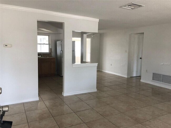 Building Photo - Must See -  3-bedroom, 1-bath single family home with fenced in yard in Port Richey