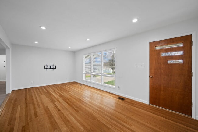 Building Photo - 2115 Ballard Pl