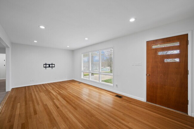 Foto del edificio - 2115 Ballard Pl