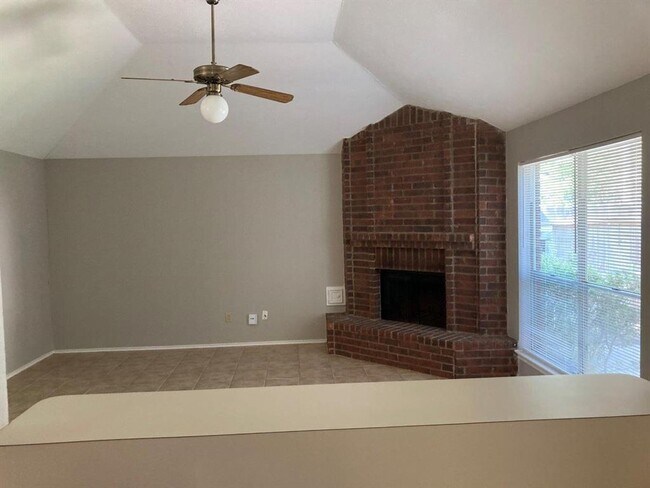 Building Photo - 16330 Salinas Ln