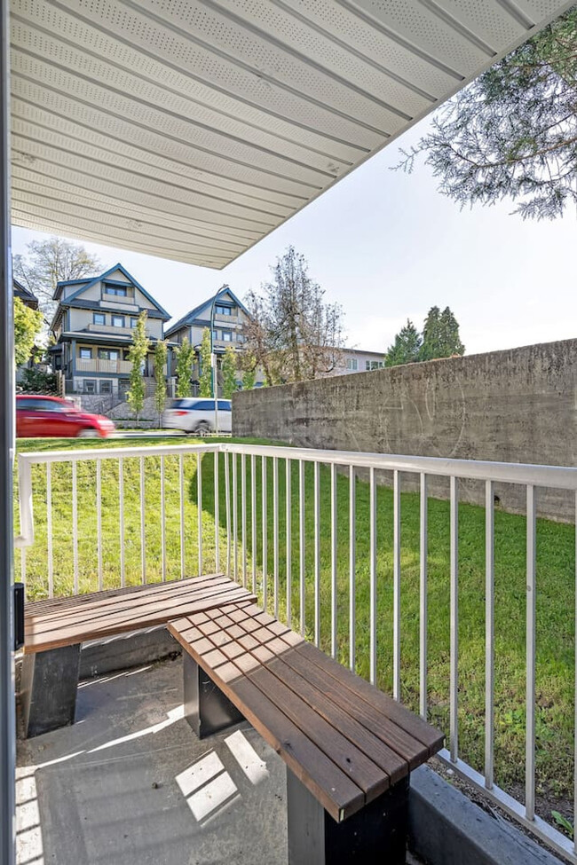 Photo du bâtiment - 55 12th Ave