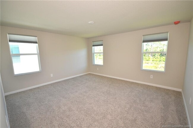 Building Photo - 5742 SE Edgewater Cir