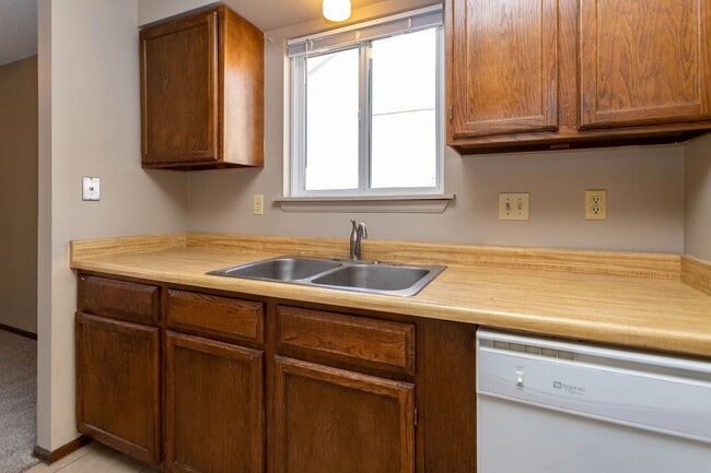 Building Photo - Great Upper Unit Located in Vista Grande Terrace!